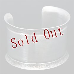 画像6: ブラックフット族 James Faks 1 1/2" プレーン/スタンプ カーブ バングル