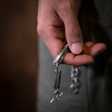着用画像1: ブラックフット族 James Faks トライアングル チェイシング リンクブレスレット