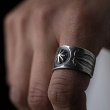 着用画像2: クリーク族 Jesse Robbins コインシルバー エンボスリング 23.5号