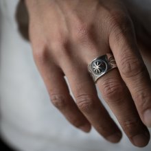 着用画像3: クリーク族 Jesse Robbins コインシルバー エンボスリング 23.5号