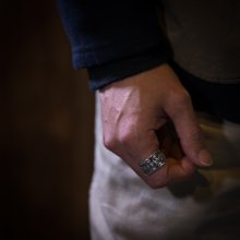 着用画像3: ホピ族 Emmett Navakuku ミルキーウェイ オーバーレイ リング 23.5号