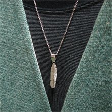 着用画像3: イスレタ族 Michael kirk イーグルフェザー ネックレス