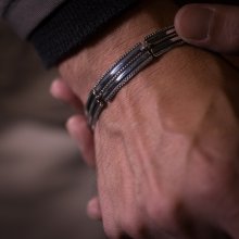 着用画像2: 【RIVER MAIL企画】ナバホ族 Bruce Morgan 3/8” SS 2連チゼル ブレスレット