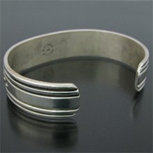 着用画像2: ナバホ族 Bruce Morgan 14K スタンプワーク バングル