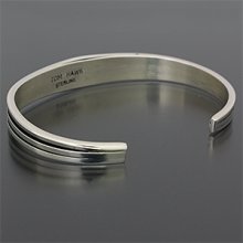 着用画像2: ナバホ族 Tom Hawk 3ライン テーパー バングル