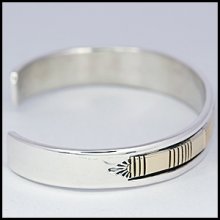 着用画像1: ナバホ族 Bruce Morgan 14K スタンプワーク 3/8 バングル メンズ M