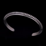 ナバホ族 Lyle Secatero #2トライアングル スタンプ バングル