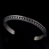 ナバホ族 Lyle Secatero #2トライアングル フェザー/ライトニング バングル