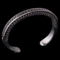 画像2: ナバホ族 Lyle Secatero #3スクエア ライトニング/フェザー バングル