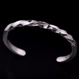 ナバホ族 Lyle Secatero #6スクエア ツイスト ライトニング バングル