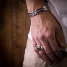 着用画像2: ナバホ族 Bruce Morgan 1/2" 10ga SS サンバースト 4ダイヤ+アロー バングル【RIVER MAIL企画】