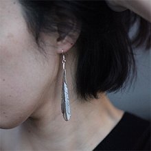 着用画像3: ナバホ族 Tanya Mace 12KGF ロングフェザー ターコイズ ピアス