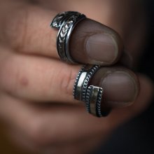 着用画像1: 【RIVER MAIL企画】ナバホ族 Bruce Morgan 1/4 14K チゼル アジャスタブル リング