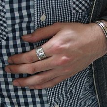 着用画像3: ナバホ族 Norbert Peshlakai  スタンプワーク フィッシュ オーシャン リング 18号