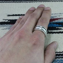 着用画像3: ナバホ族 Darryl Begay チゼルワーク コインシルバー リング 19号
