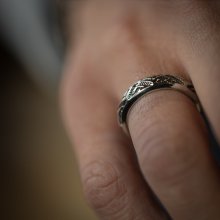 着用画像3: ナバホ族 Lyle Secatero #4ハーフラウンド ライトニング リング 17号