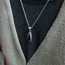 着用画像3: ナバホ族 オニキス ティアドロップ ネックレス