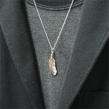 着用画像3: ナバホ族 Harvey Mace イーグルフェザー 12KGF ネックレス