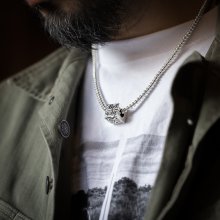 着用画像3: ナバホ族 Lyle Secatero フラワー キューブ ペンダント