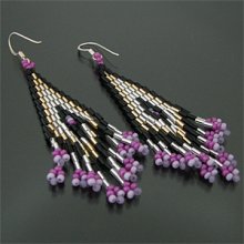 着用画像1: オリジナル ビーズ チマヨ柄 パープル 小 ドロップタイプ/アメリカンタイプ ピアス