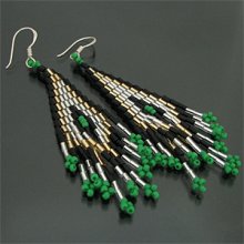 着用画像1: オリジナル ビーズ チマヨ柄 グリーン 小 ドロップタイプ/アメリカンタイプ ピアス