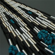 着用画像3: オリジナル ビーズ チマヨ柄 ターコイズブルー 大 ドロップタイプ/アメリカンタイプ ピアス