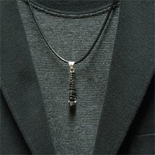 着用画像3: サンフェリペ プエブロ Isaiah Ortiz トライアングルワイヤー ペンダント