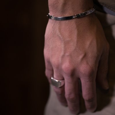 画像1: 【RIVER MAIL企画】ナバホ族 Bruce Morgan 1/4” SS ハンマーテクスチャ ブレスレット