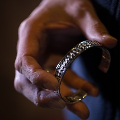 画像1: ホピ族 Emmett Navakuku 1/2” ミルキーウェイ オーバーレイ バングル