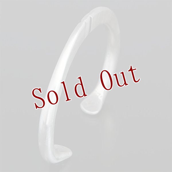 画像2: ブラックフット族 James Faks ラウンドワイヤー チェイシング バングル 6 1/2 (2)