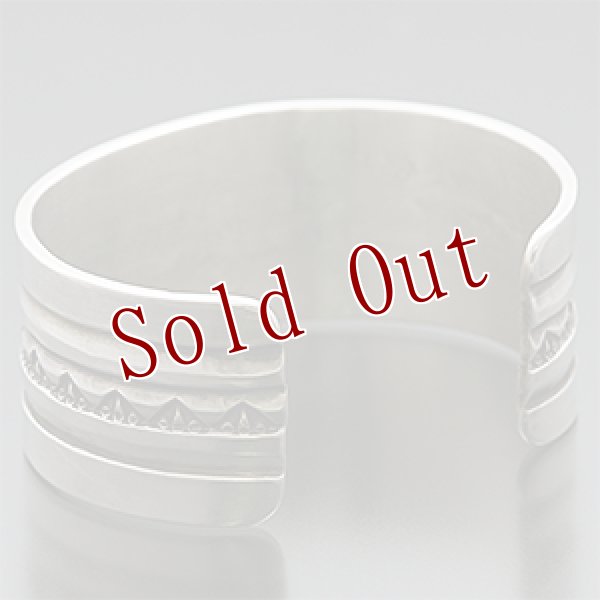 画像3: ブラックフット族 James Faks 1” チェイシング スタンプ バングル (3)