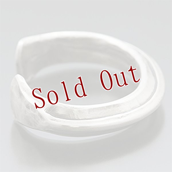 画像2: ブラックフット族 James Faks #0トライアングルワイヤー チェイシング バングル (2)