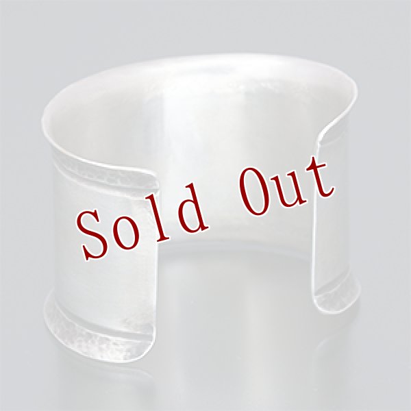 画像3: ブラックフット族 James Faks 1 1/2" プレーン カーブ バングル (3)