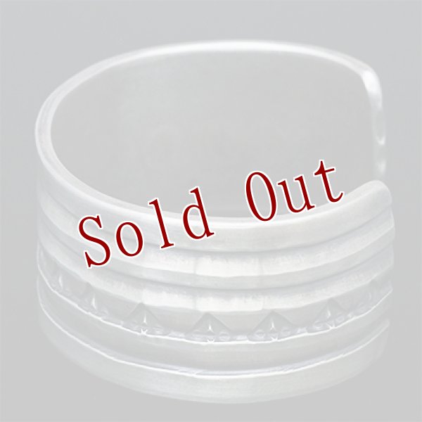 画像4: ブラックフット族 James Faks 1” チェイシング スタンプ バングル (4)