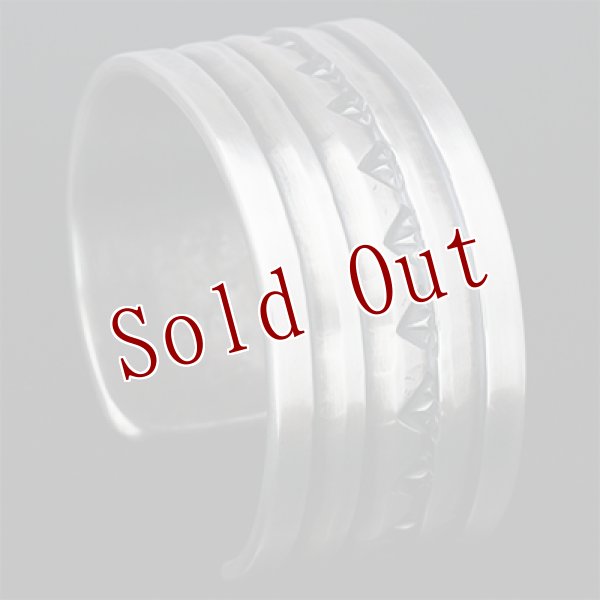 画像6: ブラックフット族 James Faks 1” チェイシング スタンプ バングル (6)