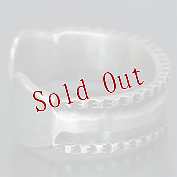 画像3: ブラックフット族 James Faks #1フラットワイヤー チェイシング スタンプ バングル (3)