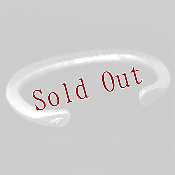 画像5: ブラックフット族 James Faks ラウンドワイヤー チェイシング バングル (5)