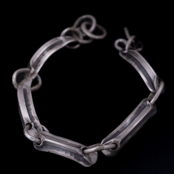 画像1: ブラックフット族 James Faks トライアングル チェイシング リンクブレスレット (1)