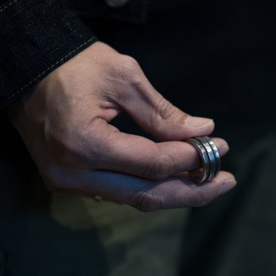 画像1: ブラックフット族 James Faks チェイシング ヘビーゲージ リング 23.5号
