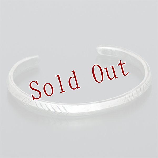 画像3: クリーク族 Jesse Robbins トライアングル コインシルバー スタンプ ナロー バングル (3)