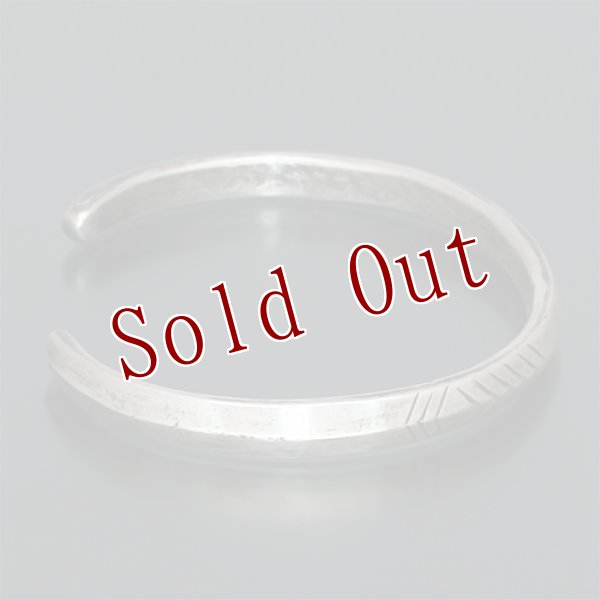 画像5: クリーク族 Jesse Robbins トライアングル コインシルバー スタンプ ナロー バングル (5)