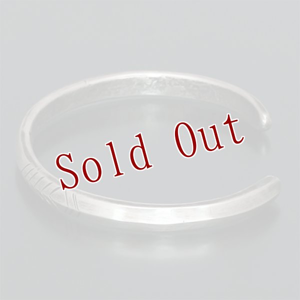 画像6: クリーク族 Jesse Robbins トライアングル コインシルバー スタンプ ナロー バングル (6)