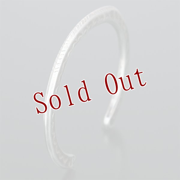 画像2: クリーク族 Jesse Robbins コインシルバー トライアングル スタンプ ナロー バングル (2)