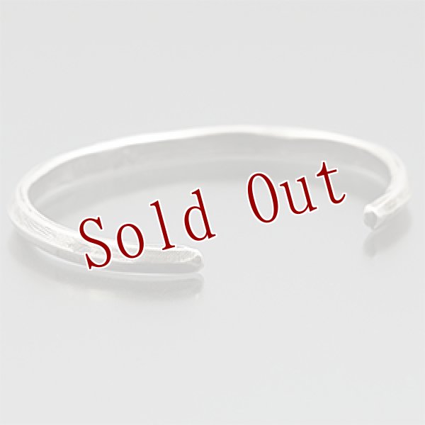 画像3: クリーク族 Jesse Robbins トライアングル コインシルバー スタンプ ナロー バングル (3)