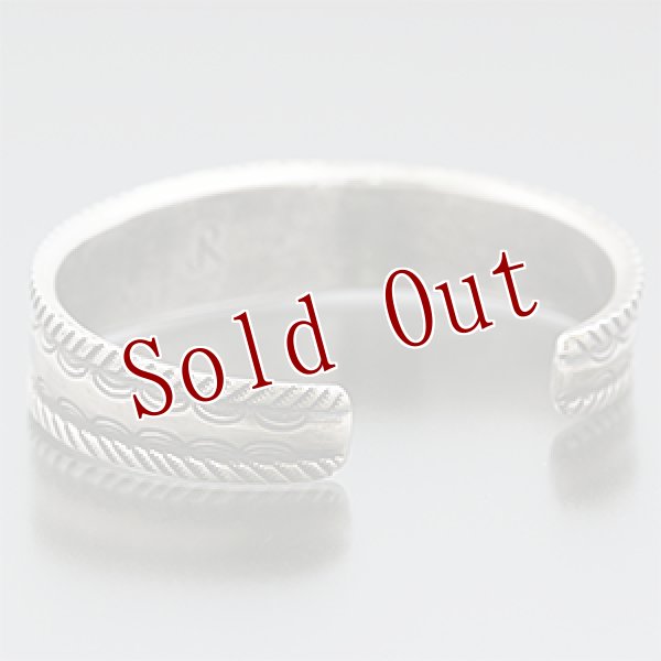 画像3: クリーク族 Jesse Robbins 5/8” コインシルバー スタンプ バングル (3)