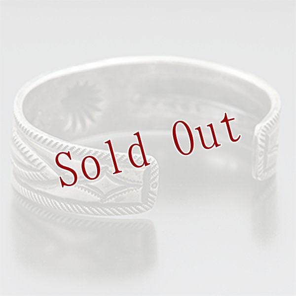 画像3: クリーク族 Jesse Robbins 3/4” コインシルバー リポウズ バングル (3)