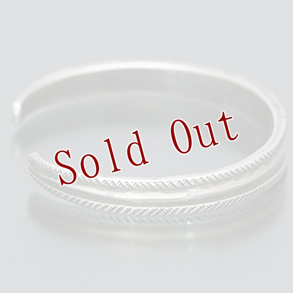 画像2: クリーク族 Jesse Robbins 5/16” コインシルバー チゼル テーパー バングル (2)