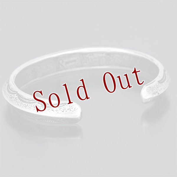 画像3: クリーク族 Jesse Robbins 3/8" トライアングル コインシルバー スタンプ バングル (3)