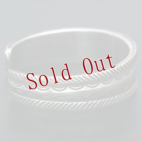 画像5: クリーク族 Jesse Robbins 5/8" コインシルバー スタンプ テーパー バングル (5)