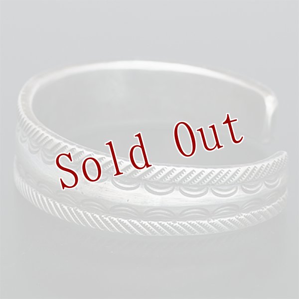 画像6: クリーク族 Jesse Robbins 5/8" コインシルバー スタンプ テーパー バングル (6)